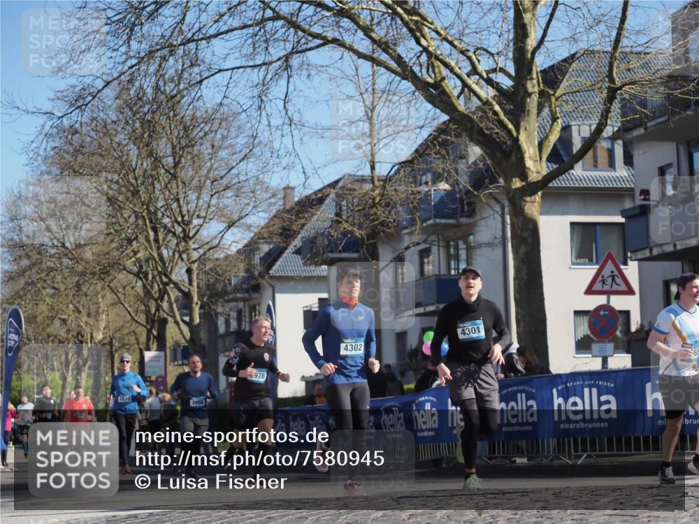 06.04.2025 - 44. Internationalen Wilhelmsburger Insellauf Luisa Fischer http://msf.ph/oto/7580945 06.04.2025 10:45:24 Ziel 3866, 978, 4302, 4301, 65 meine-sportfotos.de