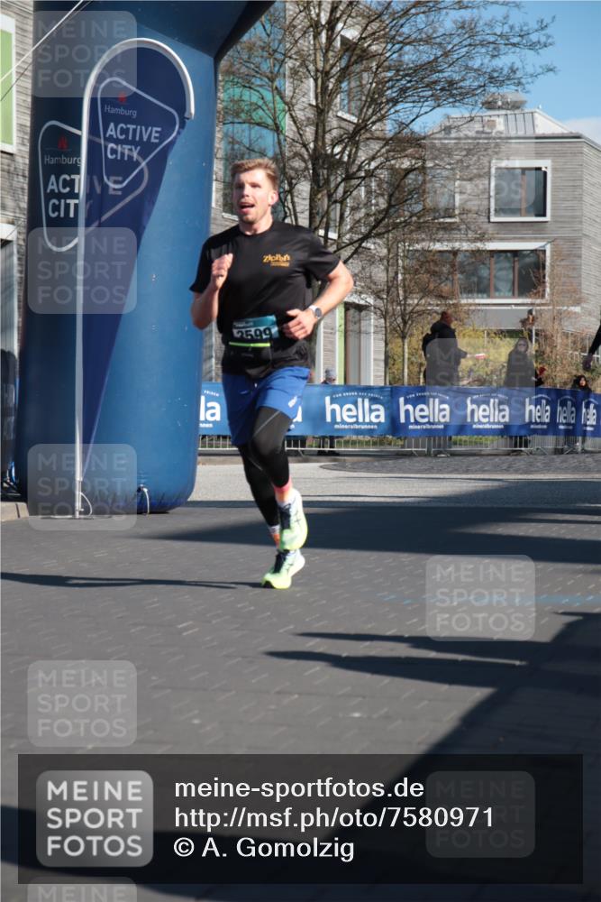 06.04.2025 - 44. Internationalen Wilhelmsburger Insellauf A. Gomolzig http://msf.ph/oto/7580971 06.04.2025 10:14:52 Ziel 3399, 3524, 3566, 3599 meine-sportfotos.de