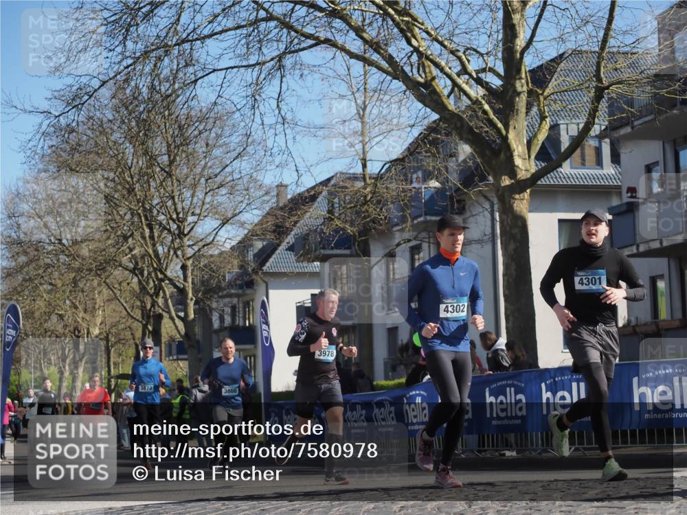 06.04.2025 - 44. Internationalen Wilhelmsburger Insellauf Luisa Fischer http://msf.ph/oto/7580978 06.04.2025 10:45:25 Ziel 3873, 3866, 3978, 4302, 4301 meine-sportfotos.de