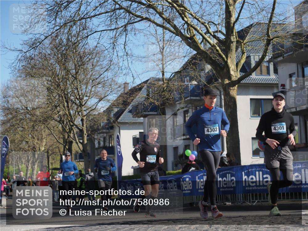 06.04.2025 - 44. Internationalen Wilhelmsburger Insellauf Luisa Fischer http://msf.ph/oto/7580986 06.04.2025 10:45:25 Ziel 4353, 387, 3866, 4302, 4301, 3978 meine-sportfotos.de