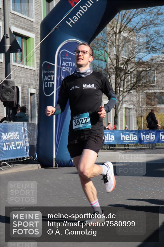 06.04.2025 - 44. Internationalen Wilhelmsburger Insellauf A. Gomolzig http://msf.ph/oto/7580999 06.04.2025 10:14:37 Ziel 3522 meine-sportfotos.de