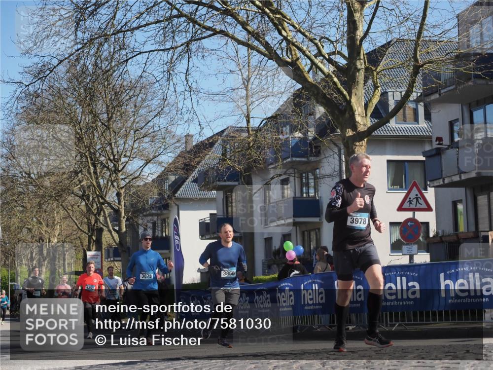 06.04.2025 - 44. Internationalen Wilhelmsburger Insellauf Luisa Fischer http://msf.ph/oto/7581030 06.04.2025 10:45:26 Ziel 4352, 3873, 3978, 3866 meine-sportfotos.de