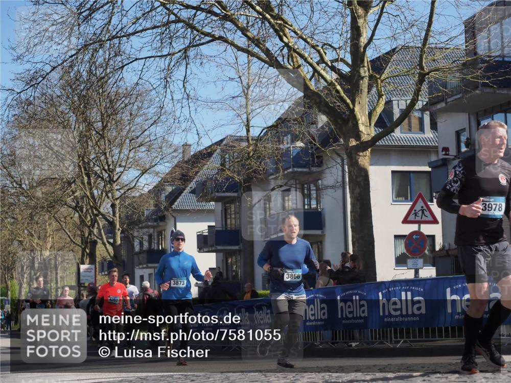 06.04.2025 - 44. Internationalen Wilhelmsburger Insellauf Luisa Fischer http://msf.ph/oto/7581055 06.04.2025 10:45:27 Ziel 4352, 3873, 3978, 3866 meine-sportfotos.de