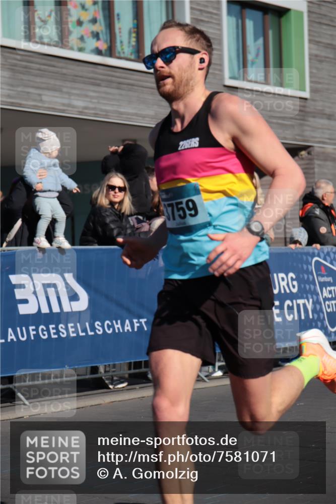 06.04.2025 - 44. Internationalen Wilhelmsburger Insellauf A. Gomolzig http://msf.ph/oto/7581071 06.04.2025 10:14:11 Ziel 3759 meine-sportfotos.de