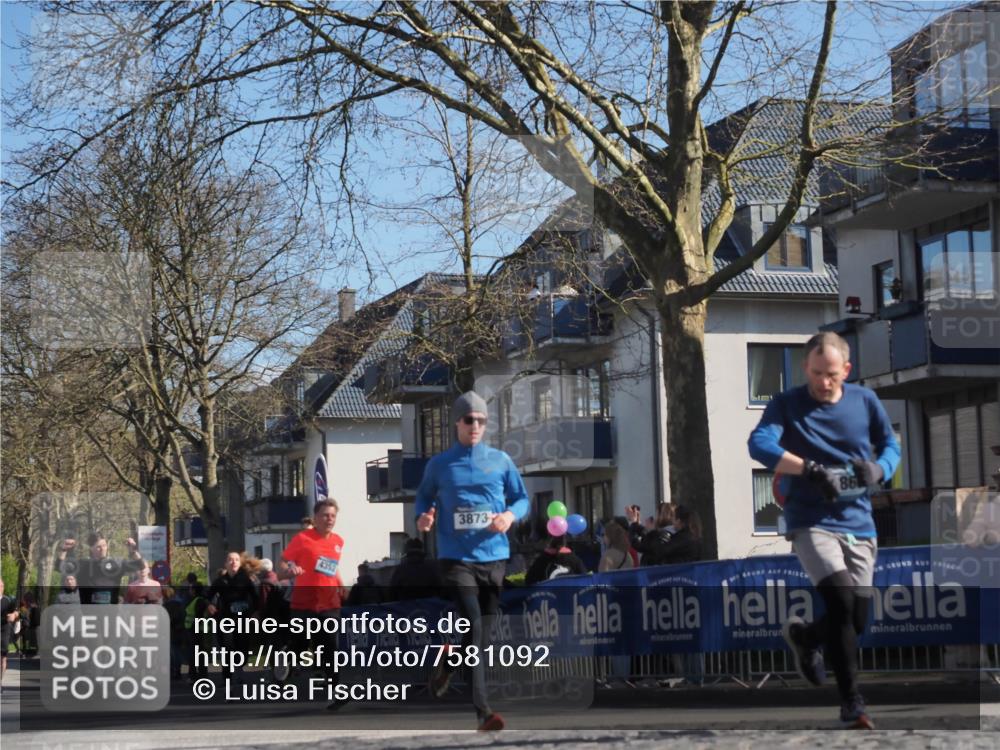 06.04.2025 - 44. Internationalen Wilhelmsburger Insellauf Luisa Fischer http://msf.ph/oto/7581092 06.04.2025 10:45:28 Ziel 4352, 3873, 86 meine-sportfotos.de