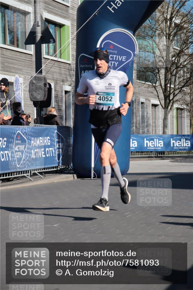 06.04.2025 - 44. Internationalen Wilhelmsburger Insellauf A. Gomolzig http://msf.ph/oto/7581093 06.04.2025 10:13:57 Ziel 3184, 4052 meine-sportfotos.de