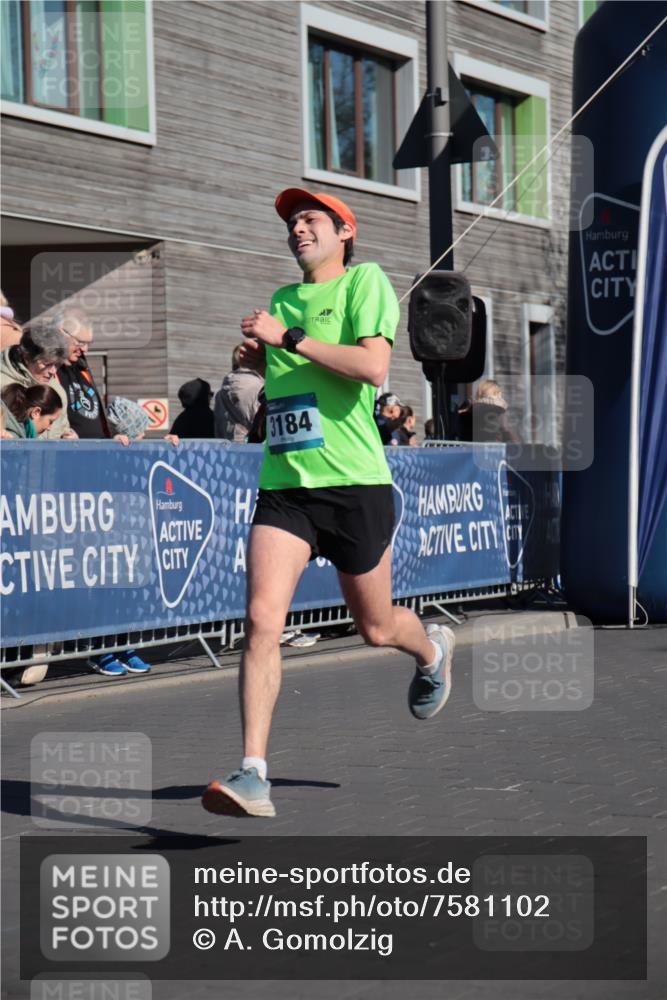 06.04.2025 - 44. Internationalen Wilhelmsburger Insellauf A. Gomolzig http://msf.ph/oto/7581102 06.04.2025 10:13:55 Ziel 3184, 3189, 4052 meine-sportfotos.de