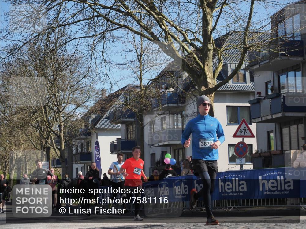 06.04.2025 - 44. Internationalen Wilhelmsburger Insellauf Luisa Fischer http://msf.ph/oto/7581116 06.04.2025 10:45:29 Ziel 5003, 4180, 4194, 4063, 4352, 3873 meine-sportfotos.de