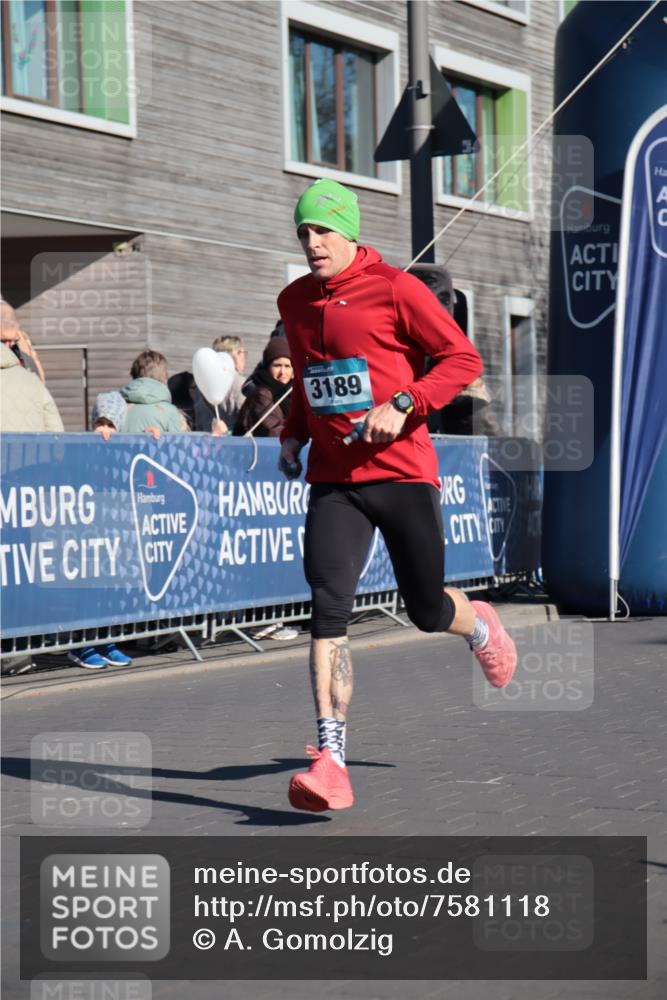 06.04.2025 - 44. Internationalen Wilhelmsburger Insellauf A. Gomolzig http://msf.ph/oto/7581118 06.04.2025 10:13:52 Ziel 3184, 3189, 4052, 4618 meine-sportfotos.de