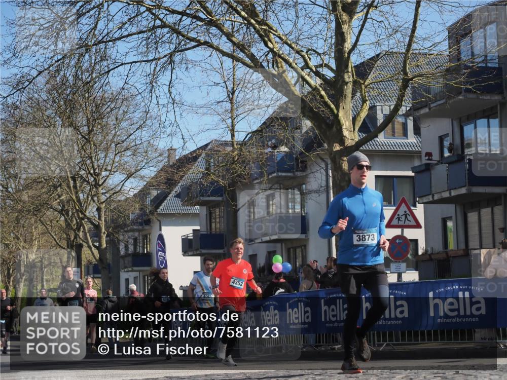 06.04.2025 - 44. Internationalen Wilhelmsburger Insellauf Luisa Fischer http://msf.ph/oto/7581123 06.04.2025 10:45:29 Ziel 4180, 5003, 4194, 4063, 3873, 4352 meine-sportfotos.de