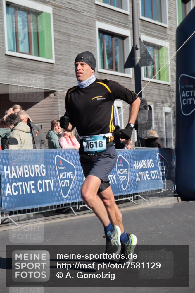 06.04.2025 - 44. Internationalen Wilhelmsburger Insellauf A. Gomolzig http://msf.ph/oto/7581129 06.04.2025 10:13:48 Ziel 3184, 3189, 4618 meine-sportfotos.de
