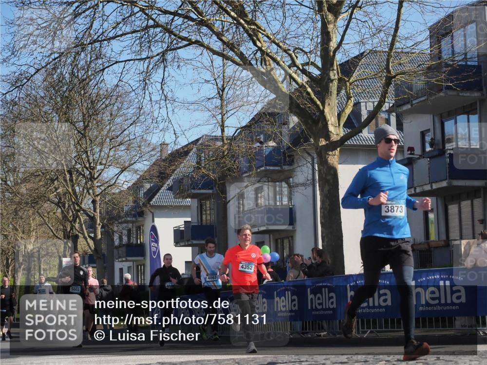 06.04.2025 - 44. Internationalen Wilhelmsburger Insellauf Luisa Fischer http://msf.ph/oto/7581131 06.04.2025 10:45:29 Ziel 4180, 5003, 3873, 4194, 4063, 4352 meine-sportfotos.de