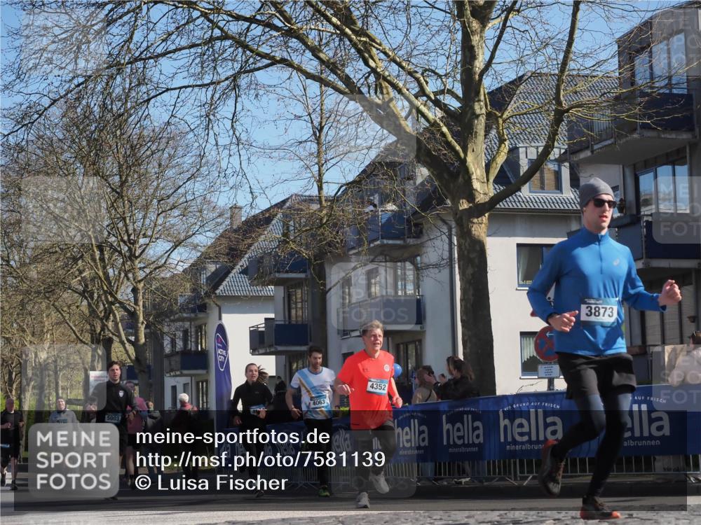 06.04.2025 - 44. Internationalen Wilhelmsburger Insellauf Luisa Fischer http://msf.ph/oto/7581139 06.04.2025 10:45:29 Ziel 3873, 180, 5003, 4063, 4352 meine-sportfotos.de
