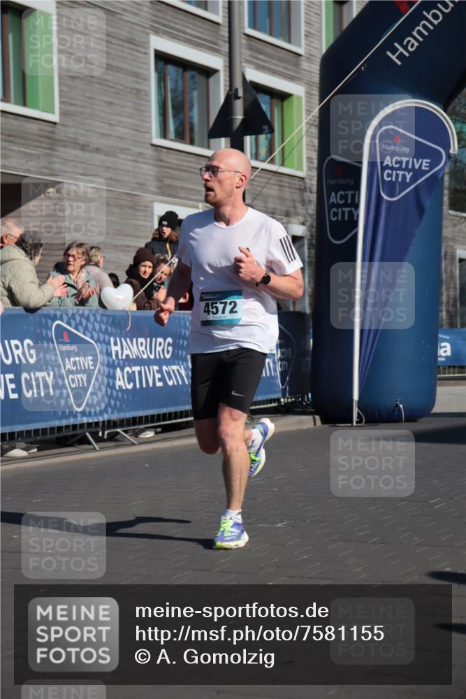 06.04.2025 - 44. Internationalen Wilhelmsburger Insellauf A. Gomolzig http://msf.ph/oto/7581155 06.04.2025 10:13:18 Ziel 4572 meine-sportfotos.de