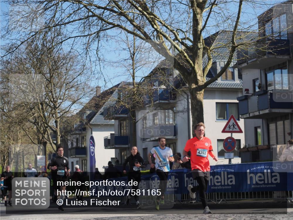06.04.2025 - 44. Internationalen Wilhelmsburger Insellauf Luisa Fischer http://msf.ph/oto/7581165 06.04.2025 10:45:30 Ziel 5003, 4180, 4063, 4194, 4352 meine-sportfotos.de