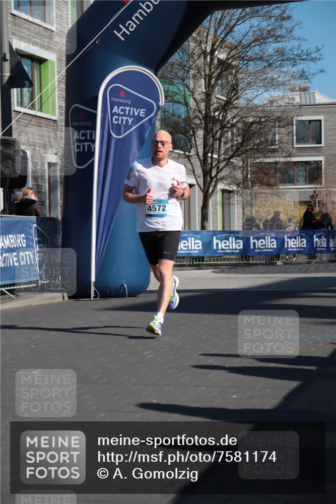06.04.2025 - 44. Internationalen Wilhelmsburger Insellauf A. Gomolzig http://msf.ph/oto/7581174 06.04.2025 10:13:17 Ziel 4572 meine-sportfotos.de