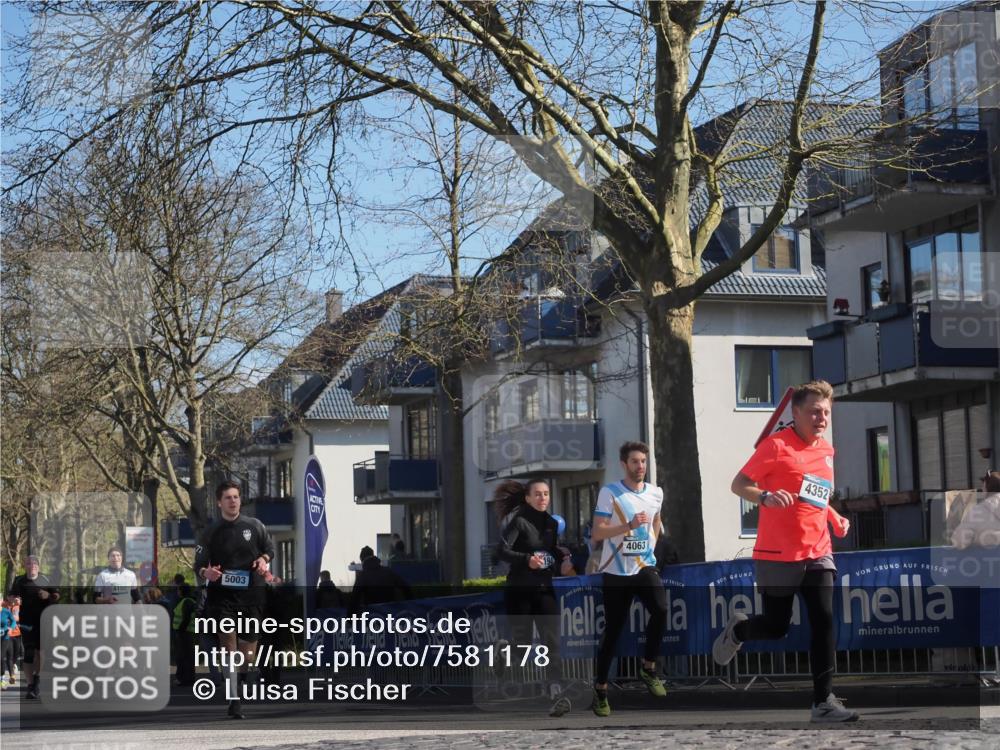 06.04.2025 - 44. Internationalen Wilhelmsburger Insellauf Luisa Fischer http://msf.ph/oto/7581178 06.04.2025 10:45:30 Ziel 4180, 5003, 194, 4063, 4352 meine-sportfotos.de