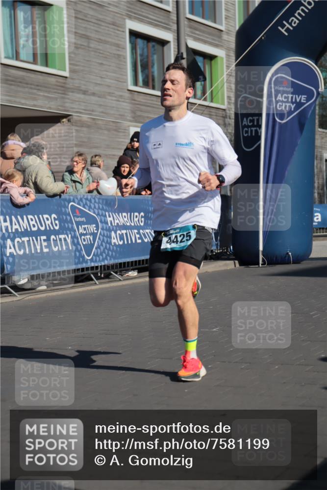 06.04.2025 - 44. Internationalen Wilhelmsburger Insellauf A. Gomolzig http://msf.ph/oto/7581199 06.04.2025 10:12:58 Ziel 4425 meine-sportfotos.de