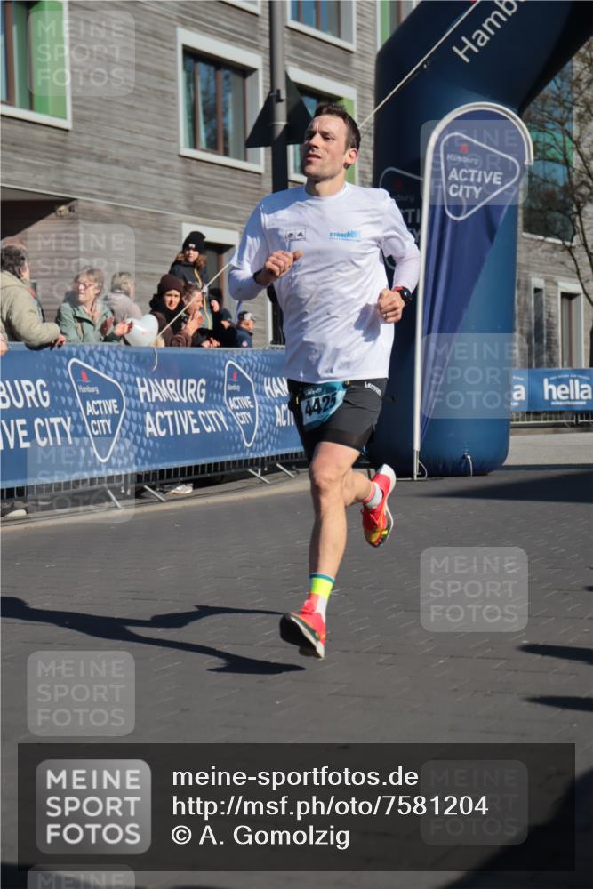 06.04.2025 - 44. Internationalen Wilhelmsburger Insellauf A. Gomolzig http://msf.ph/oto/7581204 06.04.2025 10:12:58 Ziel 4425 meine-sportfotos.de