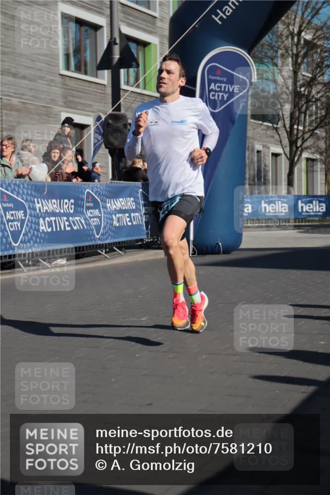 06.04.2025 - 44. Internationalen Wilhelmsburger Insellauf A. Gomolzig http://msf.ph/oto/7581210 06.04.2025 10:12:58 Ziel 4425 meine-sportfotos.de