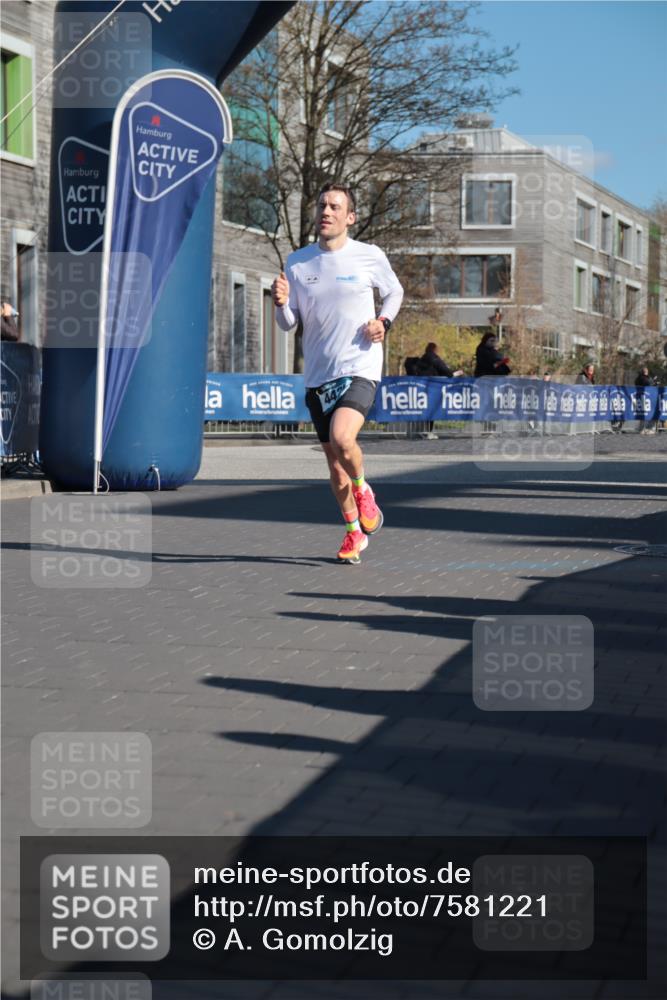06.04.2025 - 44. Internationalen Wilhelmsburger Insellauf A. Gomolzig http://msf.ph/oto/7581221 06.04.2025 10:12:57 Ziel 4425 meine-sportfotos.de