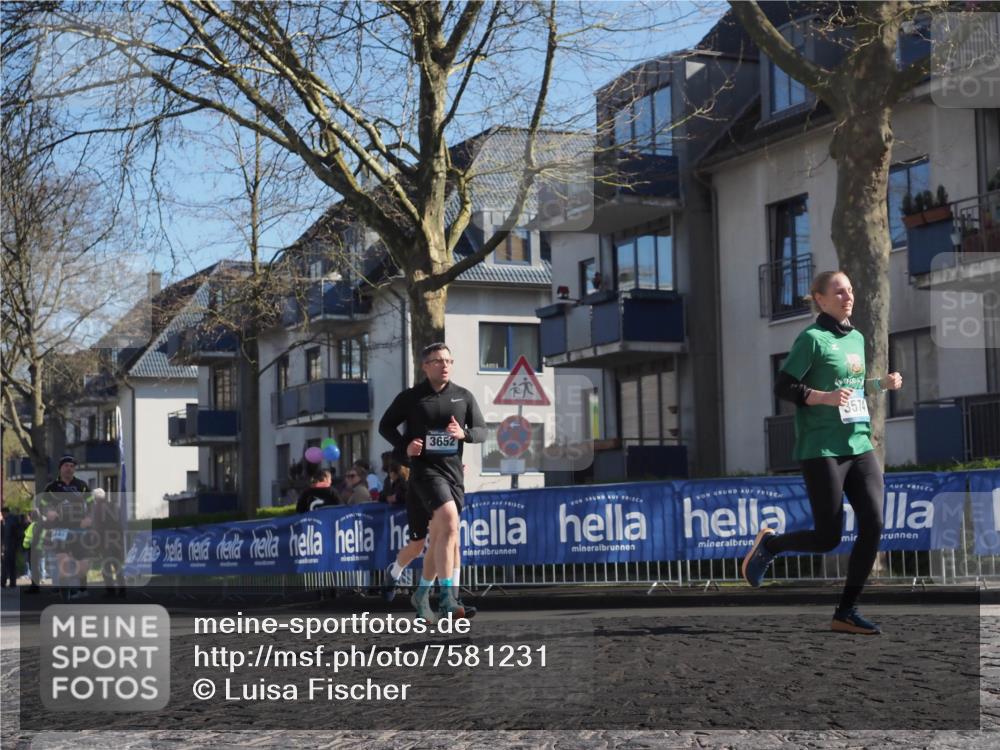 06.04.2025 - 44. Internationalen Wilhelmsburger Insellauf Luisa Fischer http://msf.ph/oto/7581231 06.04.2025 10:40:22 Ziel 3652, 3574, 6445 meine-sportfotos.de