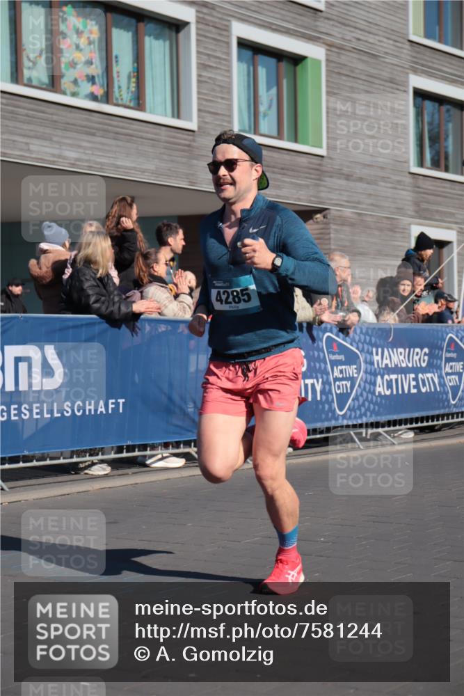 06.04.2025 - 44. Internationalen Wilhelmsburger Insellauf A. Gomolzig http://msf.ph/oto/7581244 06.04.2025 10:12:31 Ziel 4206, 4285 meine-sportfotos.de