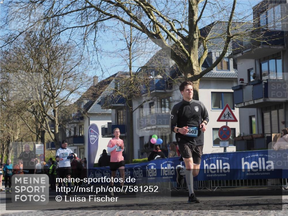 06.04.2025 - 44. Internationalen Wilhelmsburger Insellauf Luisa Fischer http://msf.ph/oto/7581252 06.04.2025 10:45:32 Ziel 4180, 3851, 72, 003 meine-sportfotos.de