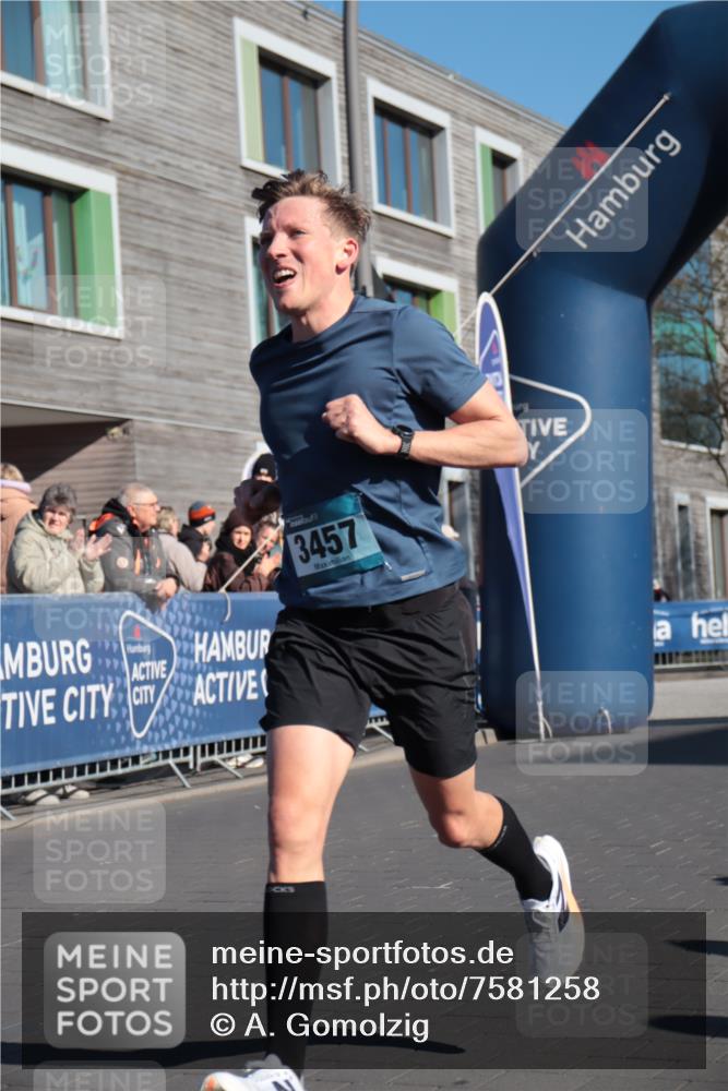 06.04.2025 - 44. Internationalen Wilhelmsburger Insellauf A. Gomolzig http://msf.ph/oto/7581258 06.04.2025 10:12:07 Ziel 3457 meine-sportfotos.de