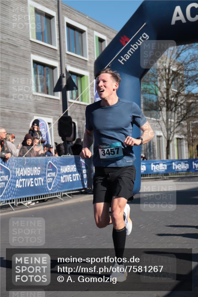 06.04.2025 - 44. Internationalen Wilhelmsburger Insellauf A. Gomolzig http://msf.ph/oto/7581267 06.04.2025 10:12:07 Ziel 3457 meine-sportfotos.de