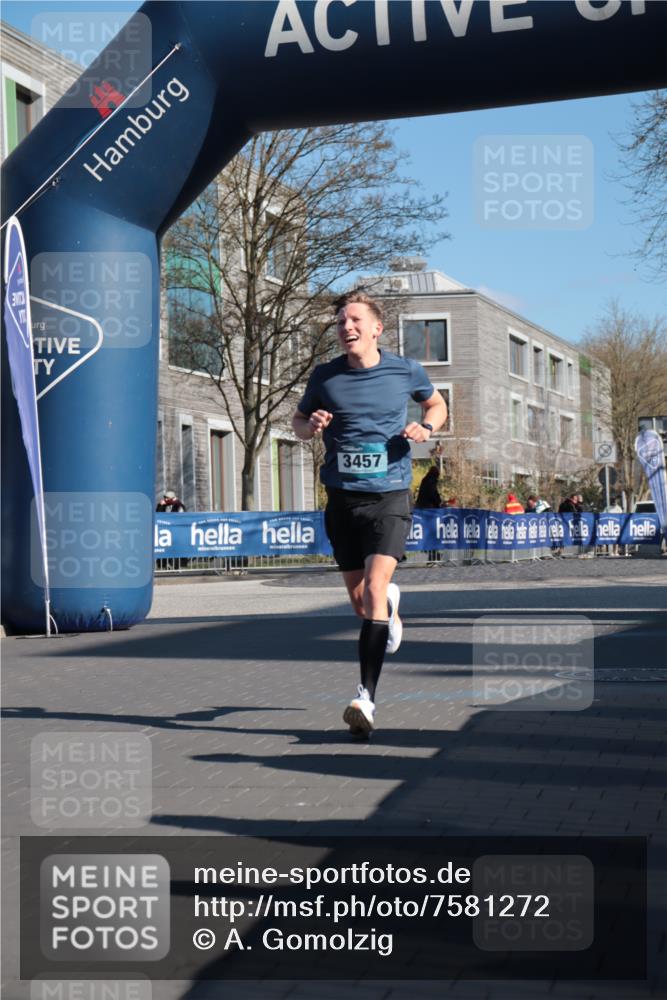 06.04.2025 - 44. Internationalen Wilhelmsburger Insellauf A. Gomolzig http://msf.ph/oto/7581272 06.04.2025 10:12:06 Ziel 3457 meine-sportfotos.de