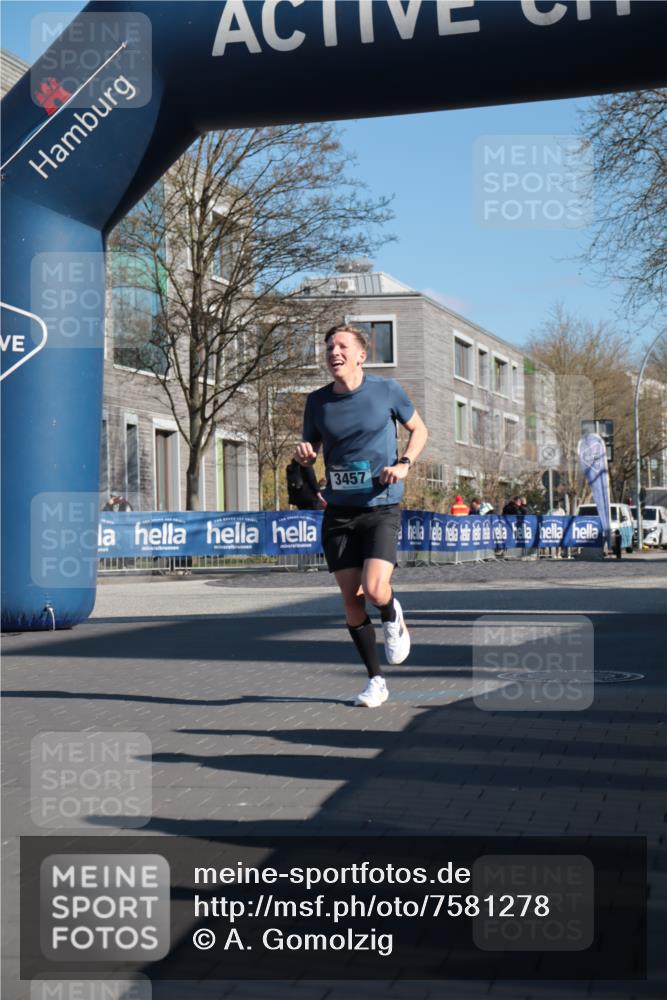 06.04.2025 - 44. Internationalen Wilhelmsburger Insellauf A. Gomolzig http://msf.ph/oto/7581278 06.04.2025 10:12:06 Ziel 3457 meine-sportfotos.de