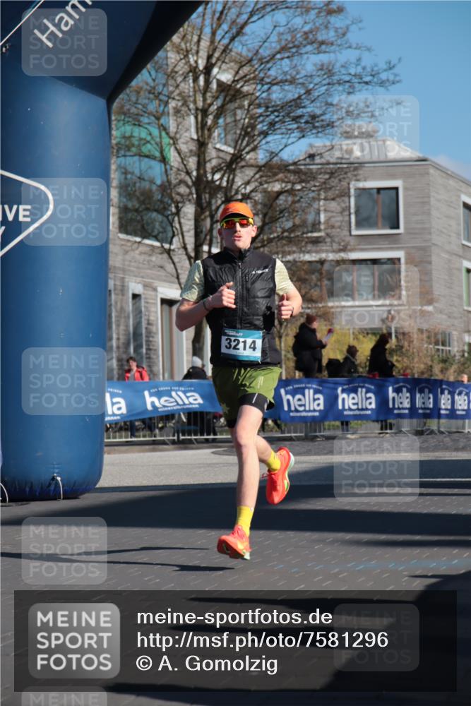 06.04.2025 - 44. Internationalen Wilhelmsburger Insellauf A. Gomolzig http://msf.ph/oto/7581296 06.04.2025 10:11:52 Ziel 3214 meine-sportfotos.de