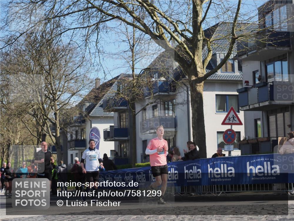 06.04.2025 - 44. Internationalen Wilhelmsburger Insellauf Luisa Fischer http://msf.ph/oto/7581299 06.04.2025 10:45:33 Ziel 4999, 4456, 4180, 31 meine-sportfotos.de