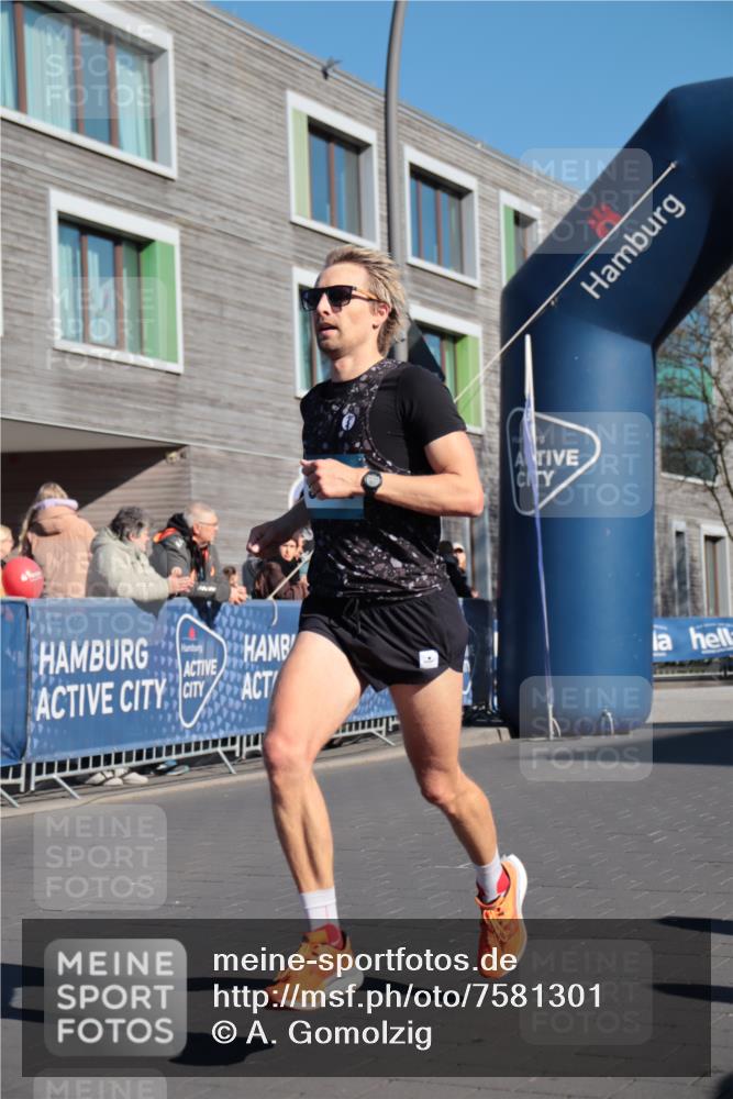 06.04.2025 - 44. Internationalen Wilhelmsburger Insellauf A. Gomolzig http://msf.ph/oto/7581301 06.04.2025 10:11:38 Ziel 5194 meine-sportfotos.de