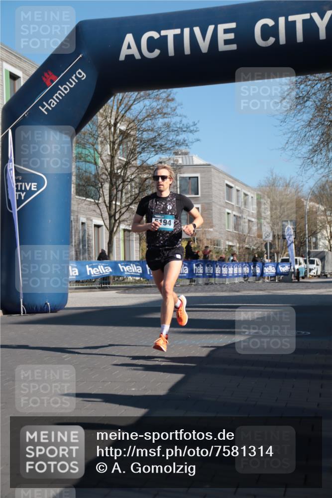 06.04.2025 - 44. Internationalen Wilhelmsburger Insellauf A. Gomolzig http://msf.ph/oto/7581314 06.04.2025 10:11:37 Ziel 5194 meine-sportfotos.de