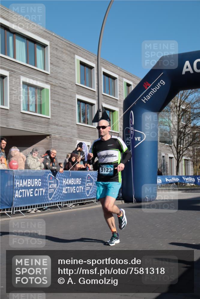 06.04.2025 - 44. Internationalen Wilhelmsburger Insellauf A. Gomolzig http://msf.ph/oto/7581318 06.04.2025 10:11:15 Ziel 3398, 5037, 5123 meine-sportfotos.de
