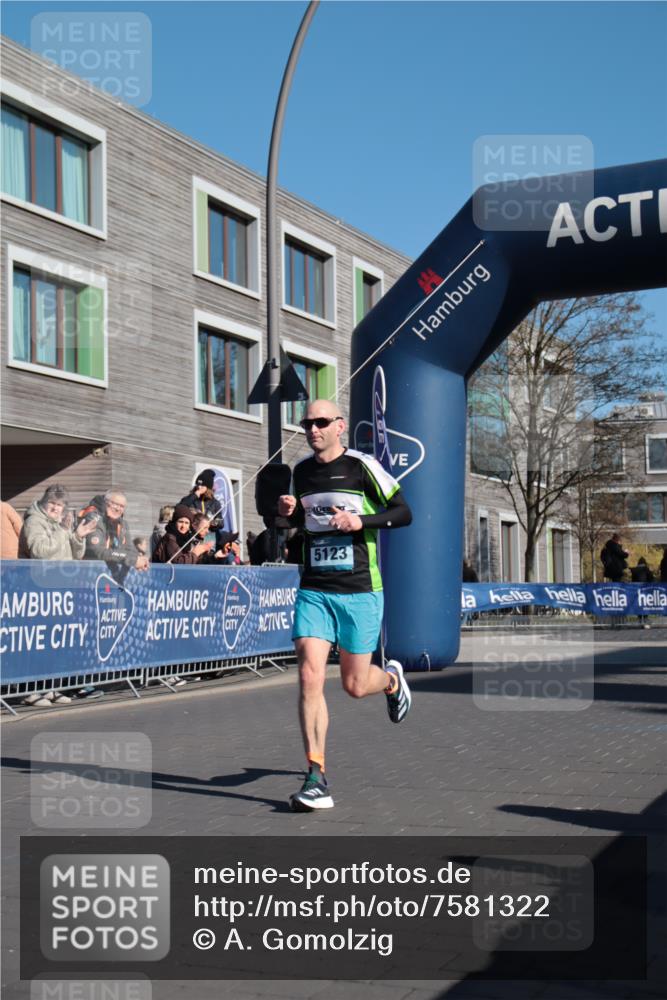 06.04.2025 - 44. Internationalen Wilhelmsburger Insellauf A. Gomolzig http://msf.ph/oto/7581322 06.04.2025 10:11:15 Ziel 3398, 5037, 5123 meine-sportfotos.de