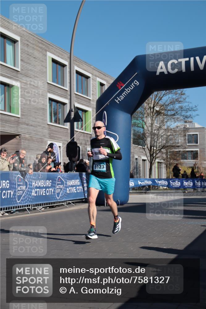 06.04.2025 - 44. Internationalen Wilhelmsburger Insellauf A. Gomolzig http://msf.ph/oto/7581327 06.04.2025 10:11:15 Ziel 3398, 5037, 5123 meine-sportfotos.de