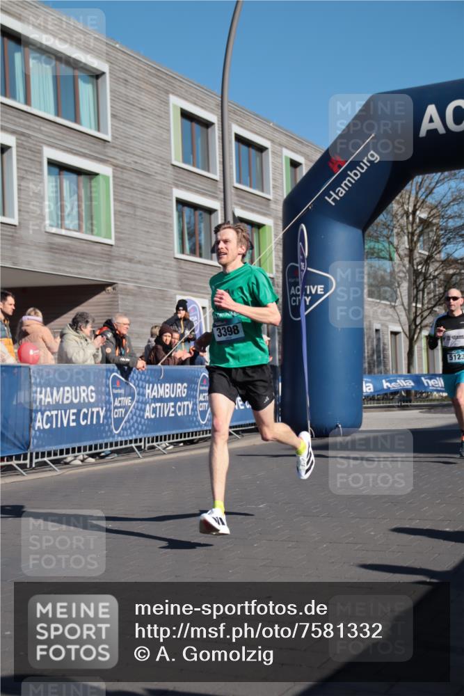 06.04.2025 - 44. Internationalen Wilhelmsburger Insellauf A. Gomolzig http://msf.ph/oto/7581332 06.04.2025 10:11:14 Ziel 3398, 5037, 5123 meine-sportfotos.de
