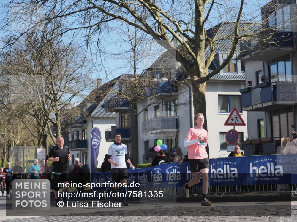 06.04.2025 - 44. Internationalen Wilhelmsburger Insellauf Luisa Fischer http://msf.ph/oto/7581335 06.04.2025 10:45:34 Ziel 3800, 3999, 4180, 051 meine-sportfotos.de