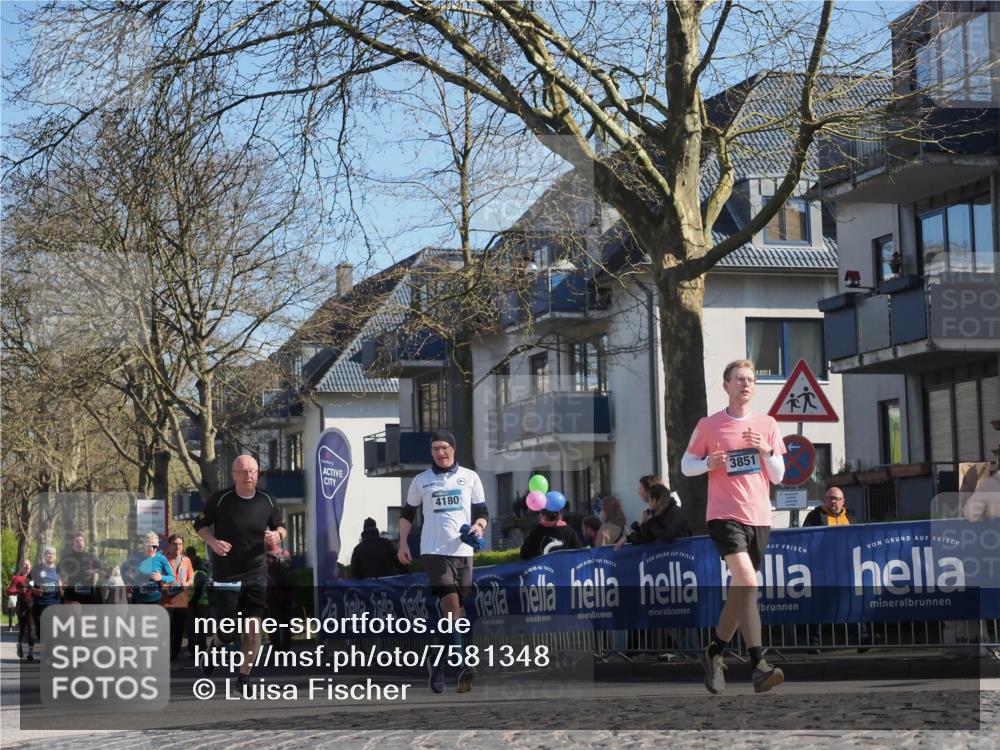 06.04.2025 - 44. Internationalen Wilhelmsburger Insellauf Luisa Fischer http://msf.ph/oto/7581348 06.04.2025 10:45:34 Ziel 4180, 3851, 3867, 3999 meine-sportfotos.de