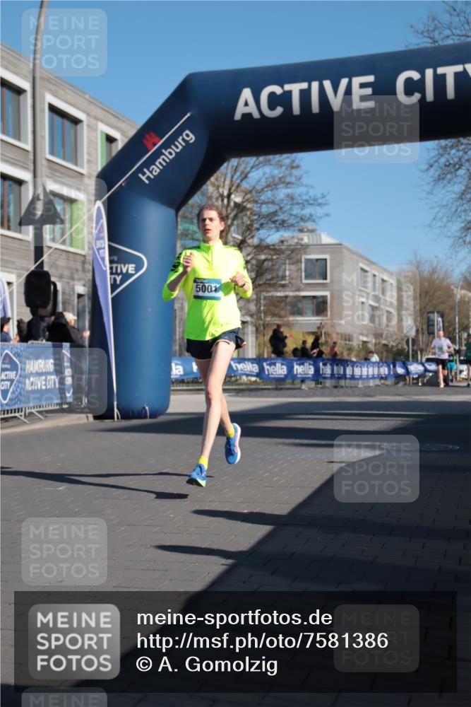 06.04.2025 - 44. Internationalen Wilhelmsburger Insellauf A. Gomolzig http://msf.ph/oto/7581386 06.04.2025 10:11:07 Ziel 3398, 5001, 5037 meine-sportfotos.de