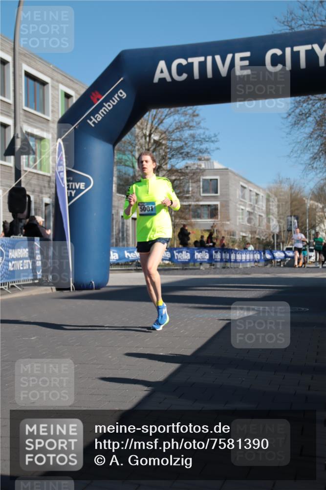 06.04.2025 - 44. Internationalen Wilhelmsburger Insellauf A. Gomolzig http://msf.ph/oto/7581390 06.04.2025 10:11:07 Ziel 3398, 5001, 5037 meine-sportfotos.de