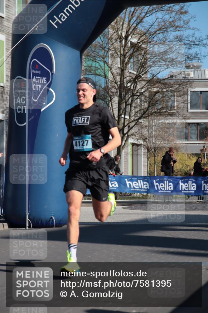 06.04.2025 - 44. Internationalen Wilhelmsburger Insellauf A. Gomolzig http://msf.ph/oto/7581395 06.04.2025 10:10:16 Ziel 4127, 4500 meine-sportfotos.de
