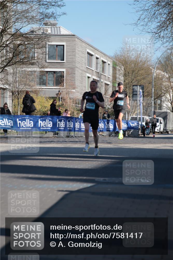 06.04.2025 - 44. Internationalen Wilhelmsburger Insellauf A. Gomolzig http://msf.ph/oto/7581417 06.04.2025 10:10:13 Ziel 4127, 4500 meine-sportfotos.de