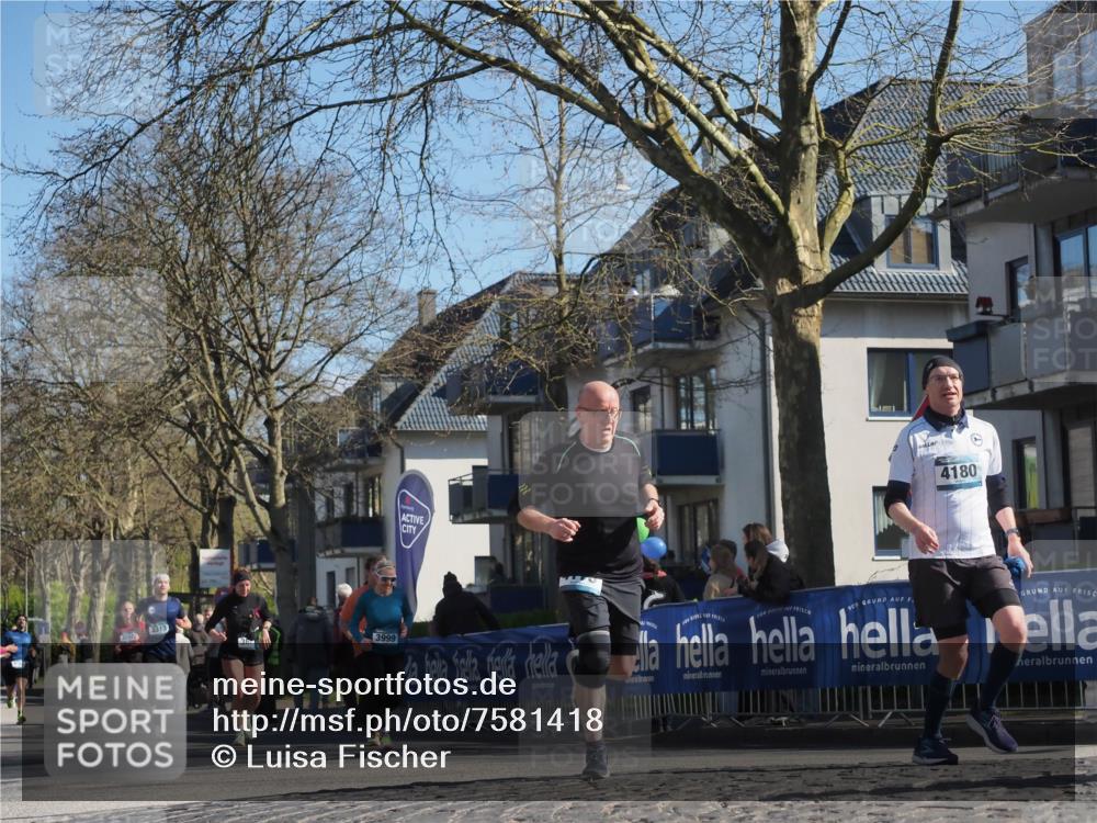 06.04.2025 - 44. Internationalen Wilhelmsburger Insellauf Luisa Fischer http://msf.ph/oto/7581418 06.04.2025 10:45:35 Ziel 355, 3313, 38, 3999, 4180 meine-sportfotos.de