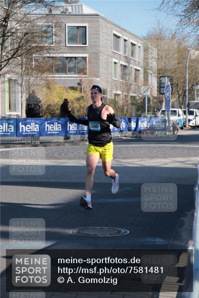 06.04.2025 - 44. Internationalen Wilhelmsburger Insellauf A. Gomolzig http://msf.ph/oto/7581481 06.04.2025 10:07:50 Ziel 3260 meine-sportfotos.de
