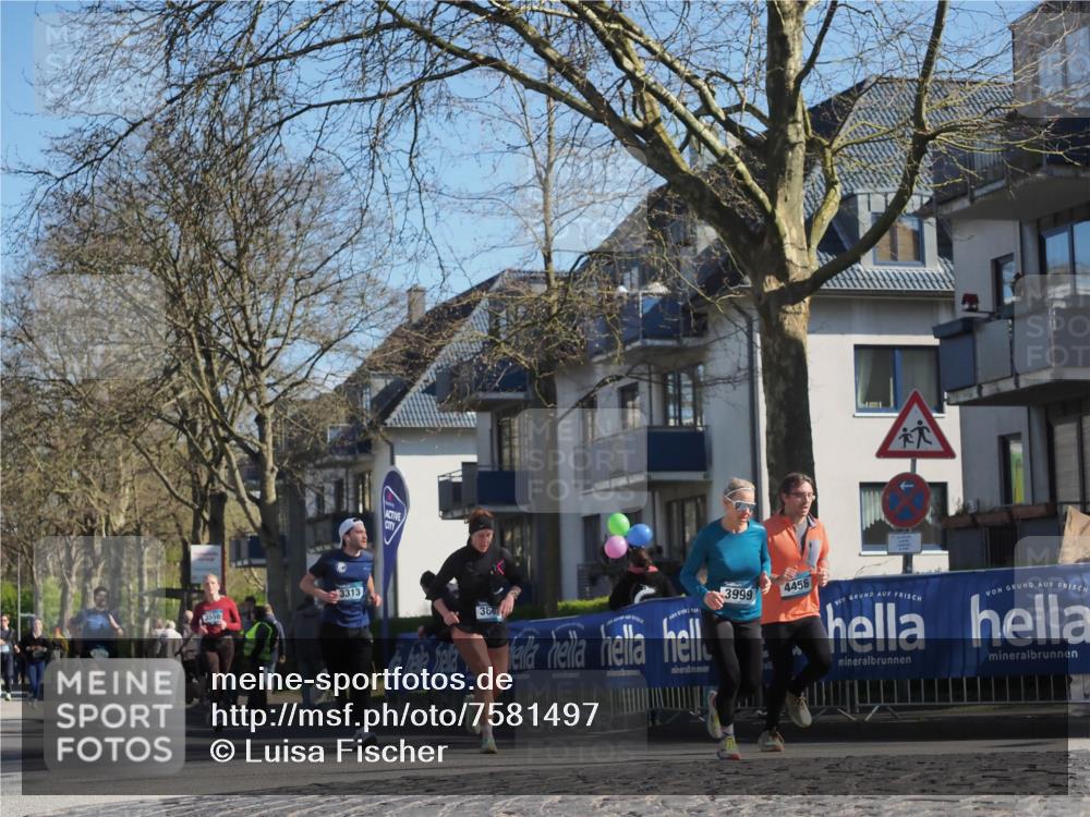 06.04.2025 - 44. Internationalen Wilhelmsburger Insellauf Luisa Fischer http://msf.ph/oto/7581497 06.04.2025 10:45:38 Ziel 3313, 386, 3999, 4456 meine-sportfotos.de
