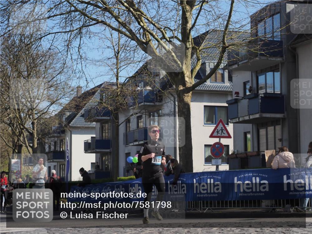 06.04.2025 - 44. Internationalen Wilhelmsburger Insellauf Luisa Fischer http://msf.ph/oto/7581798 06.04.2025 10:45:50 Ziel 7, 3207, 3123 meine-sportfotos.de